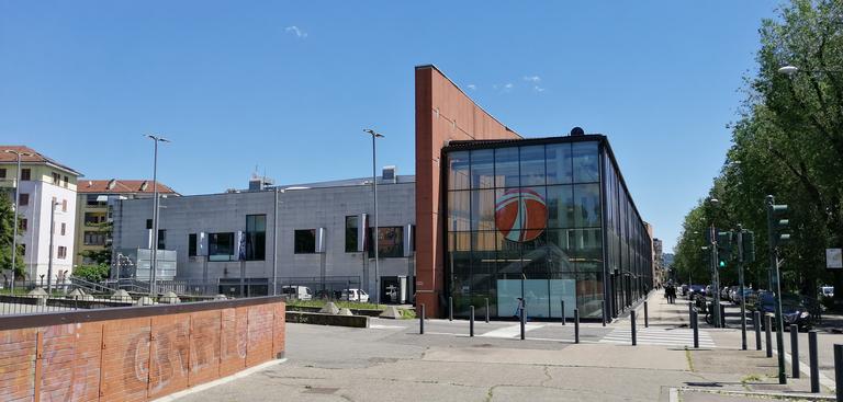 Lato ovest del Palasport Tazzoli a Mirafiori Nord, Torino